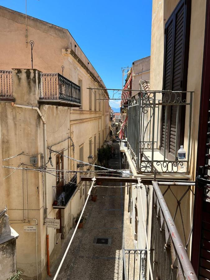 Artista studio Cefalù Esterno foto